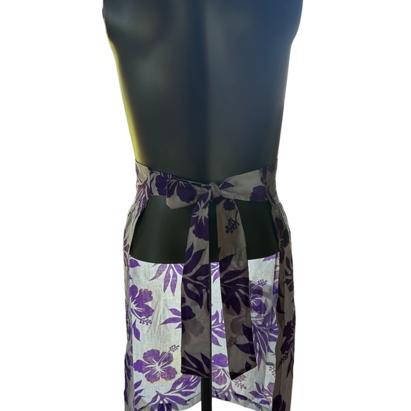 Vintage linen hostess apron. One pocket, gorgeous purple floral pattern. - Picture 3 of 5